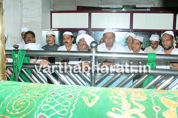 ಸಿ.ಎಂ.ಪುತ್ರನ ಆರೋಗ್ಯಕ್ಕಾಗಿ ಉಳ್ಳಾಲ ದರ್ಗಾದಲ್ಲಿ ಸಾಮೂಹಿಕ ಪ್ರಾರ್ಥನೆ